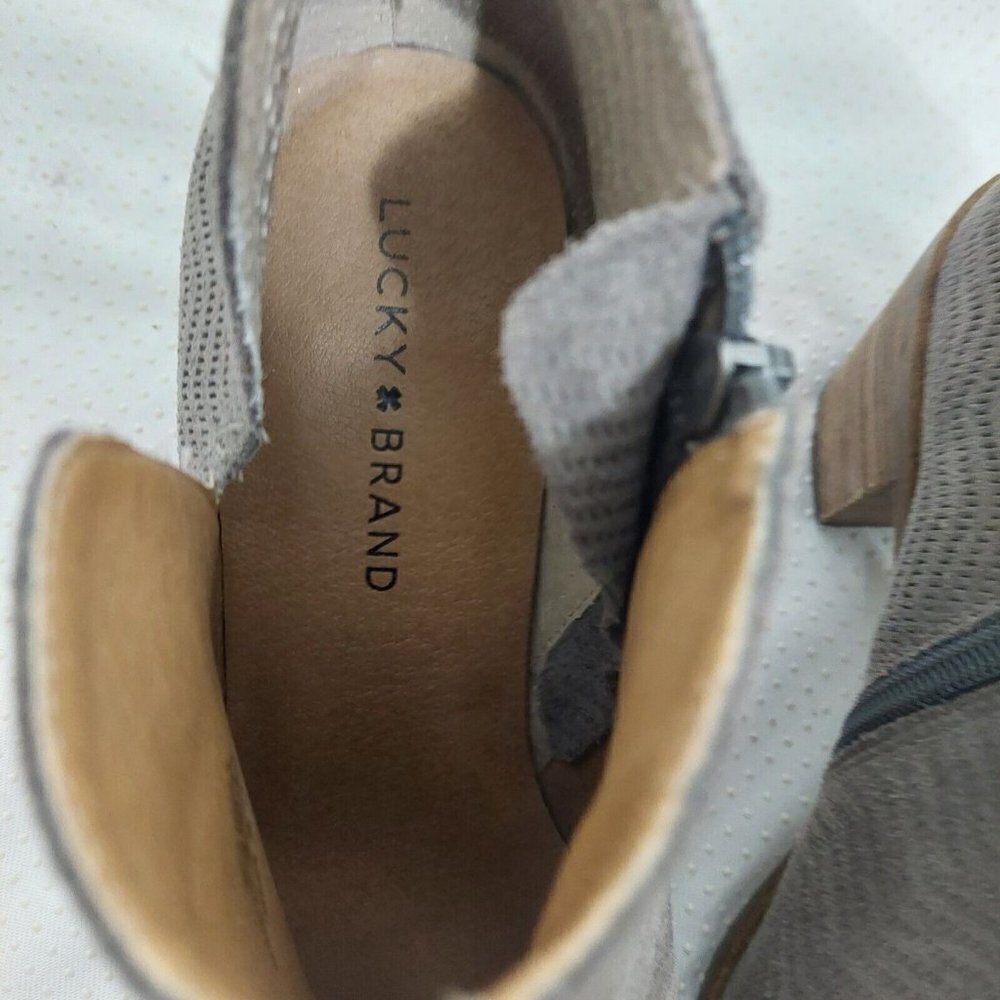 Lucky Brand Pickla Ankle Boots Womens Size 9.5 M Textured Gray Taupe Leather Zip - Picture 11 of 11